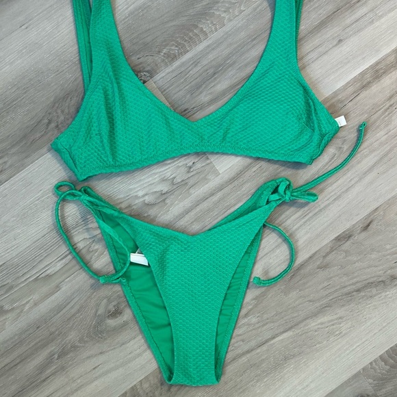 aerie two piece, crinkled, bathing suit, green with cheekiest bottoms - Picture 2 of 4